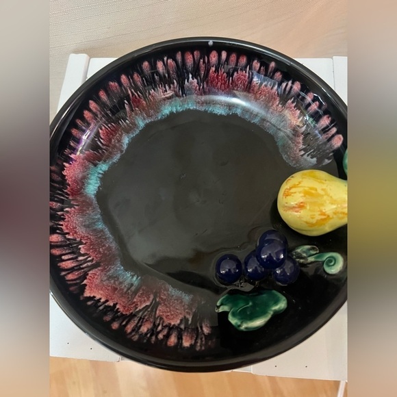 ⚪️Gorgeous bowl with fruit accents - Picture 2 of 6